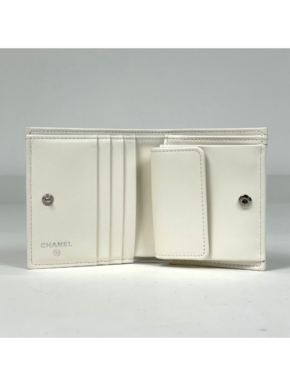 Chanel CC Logo Bifold Wallet Caviar Leather White - Picture 8 of 9